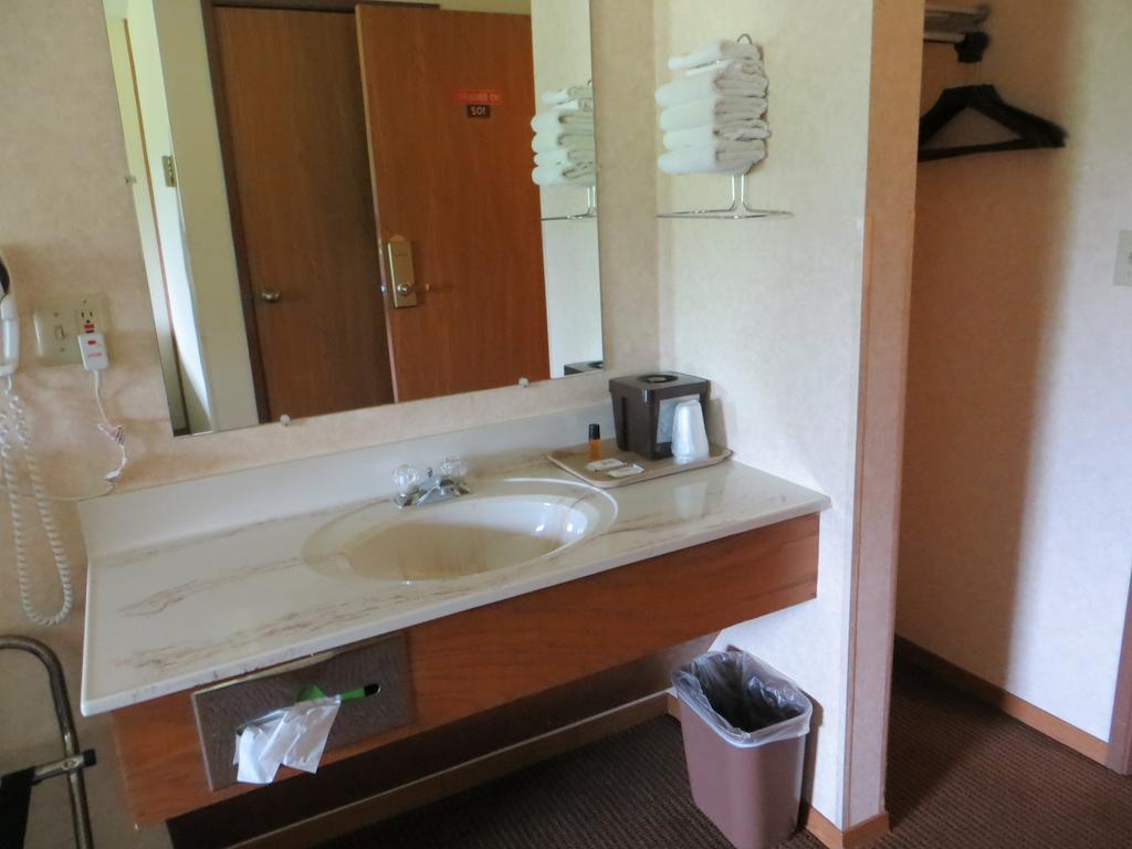 Amerivu Inn Prentice Cameră foto